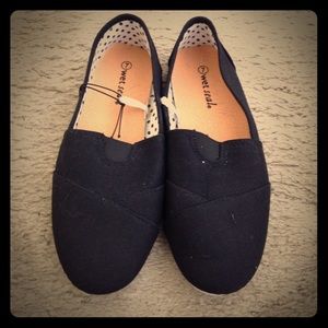 💘Black Canvas Slip Ons