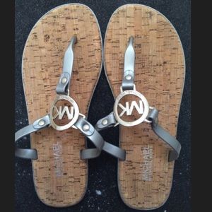 ✨ Price Reduced🎉 Michael Kors jelly flip flops