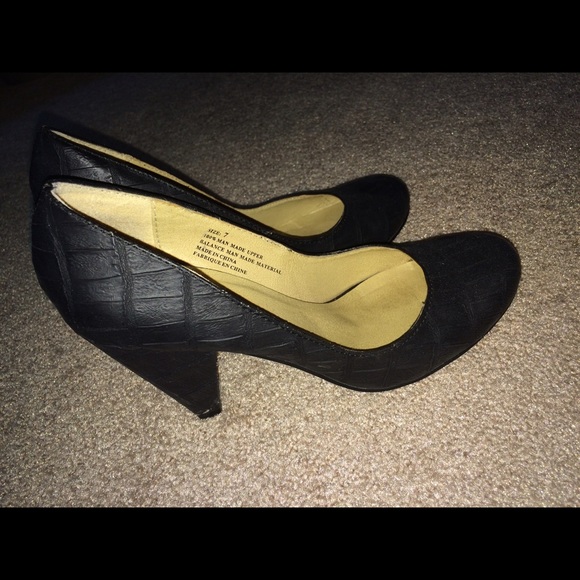 Urban Outfitters black pumps
