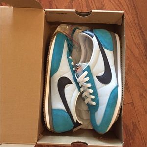 WMNS Size 9.5 Nike Oceania