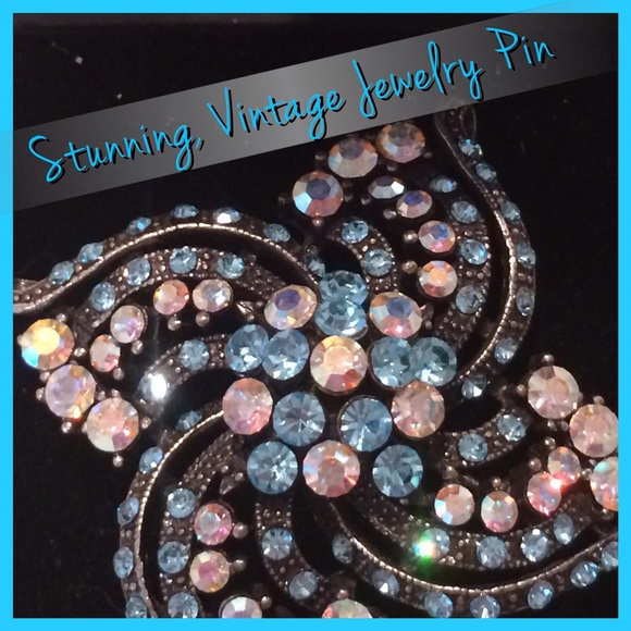 Vintage Blue Pin 🔷🔹