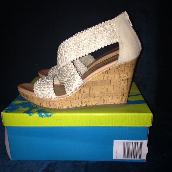 Wedges/Heels/Sandals/Spring - Picture 4 of 4