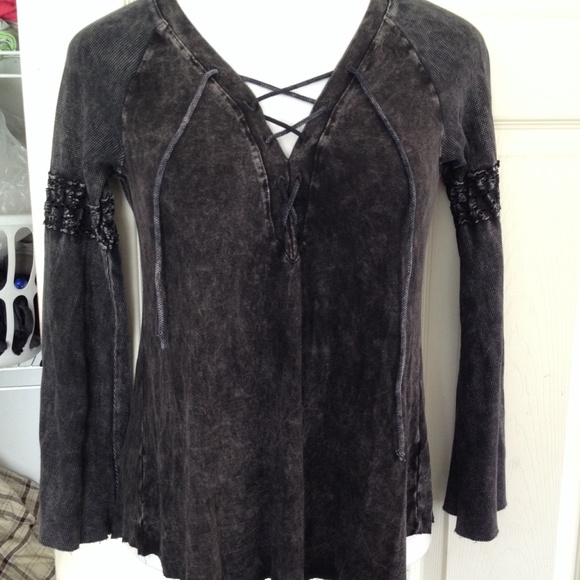 T-Party burnout flowy top - Picture 2 of 4