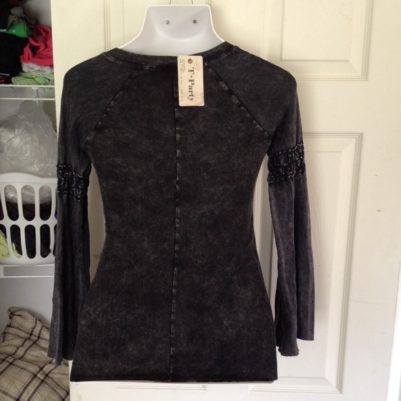 T-Party burnout flowy top - Picture 4 of 4