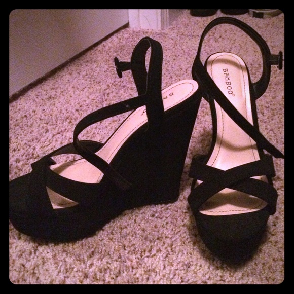 Black wedges