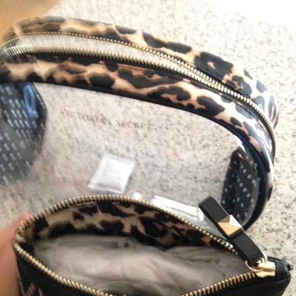 Make offer ✅ Victoria Secret Make-Up Bag 💕 - Picture 4 of 4