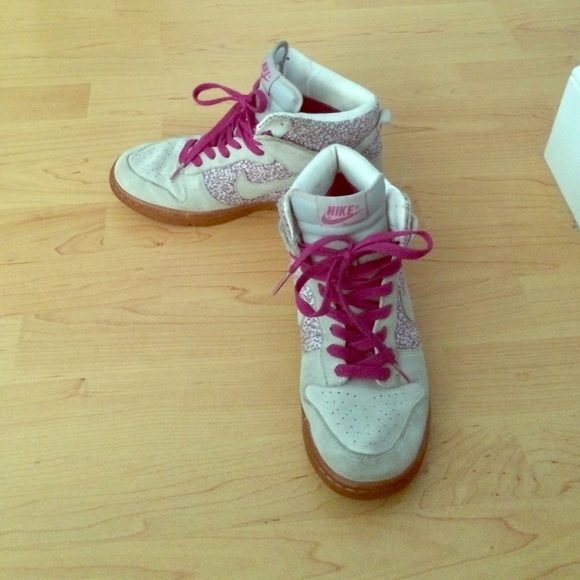 Vintage Nike dunks. Purple and gray.