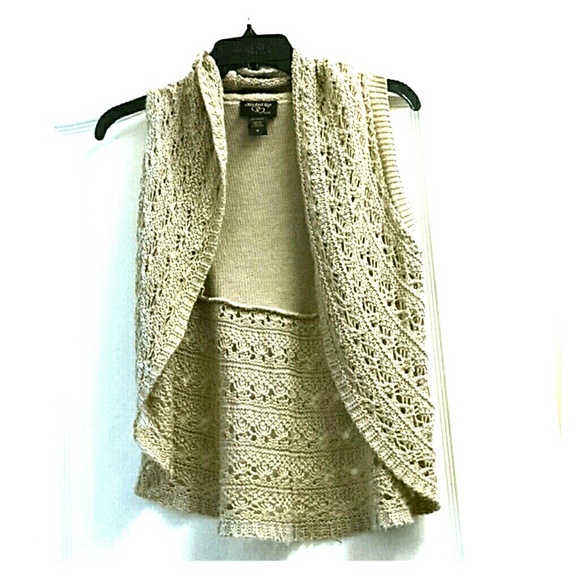 Tan knitted cardigan.