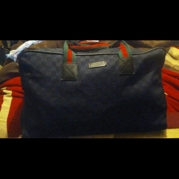 Large Authentic Gucci duffle bag - Picture 2 of 3