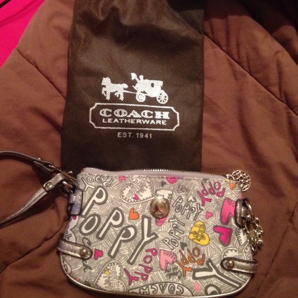 Poppy Coach wristlet