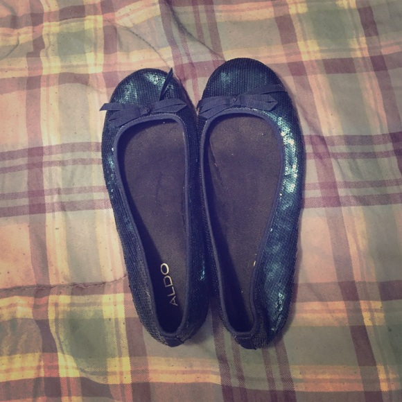 Blue sequined flats