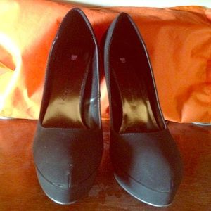 Penny Loves Kenny Black Pump