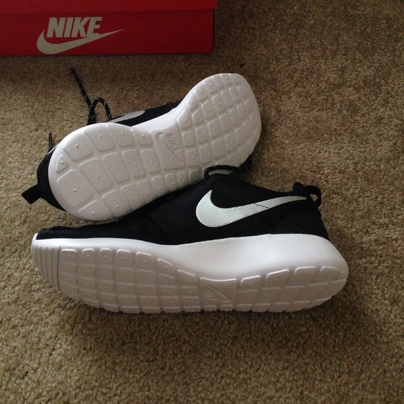 ❗️SOLD❗️Black Nike Roshe Run Womens - Picture 2 of 4