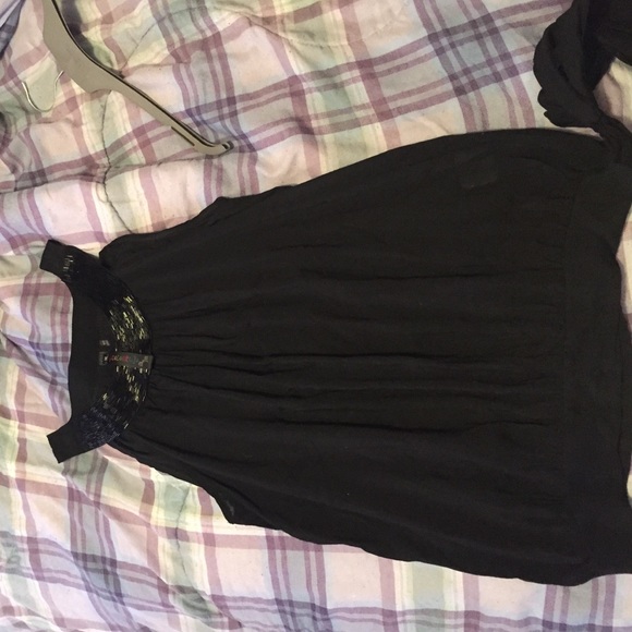 Flowy black top