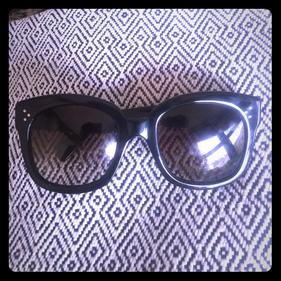 Celine New Audrey Sunglasses-Black like new