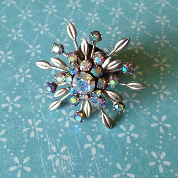 Rhinestone starburst vintage ring