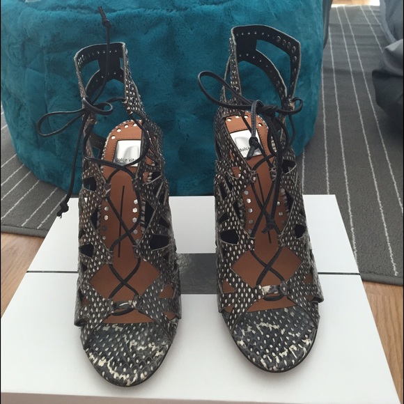 🎉HP🎉 Dolce Vita lace up shoes - Picture 4 of 4