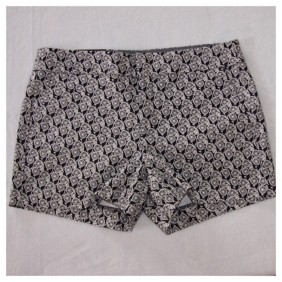 Banana Republic Pants - 🌺 Super Cute Shorts with Bicycle Pattern!