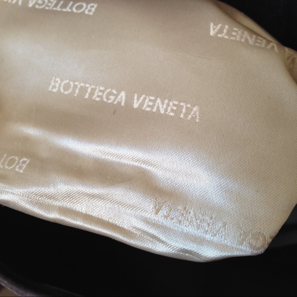 Bottega Veneta raffia and leather envelope purse - Picture 3 of 4
