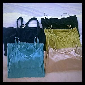 *Bundle* of 5 tank tops.