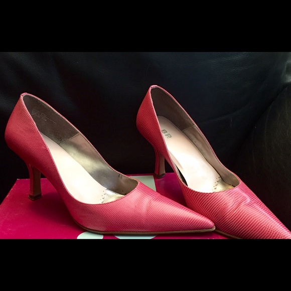 Fuchsia Lizard Pump