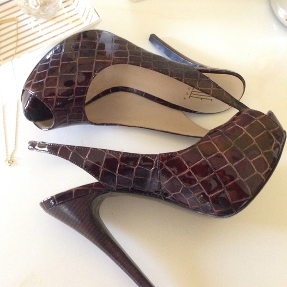 Pelle Moda Peep Toe Pumps