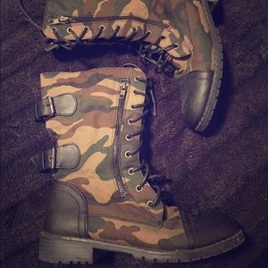 Camouflage boots