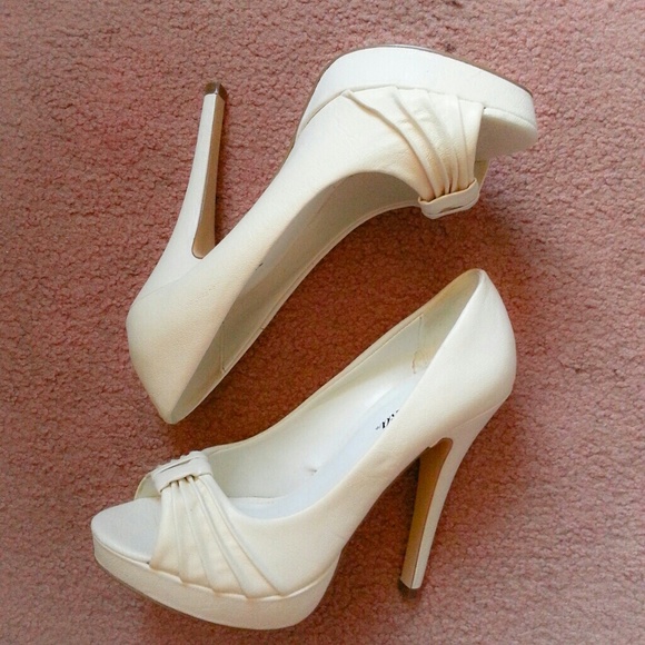 WHITE HEELS