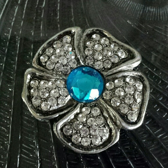 Flower pin