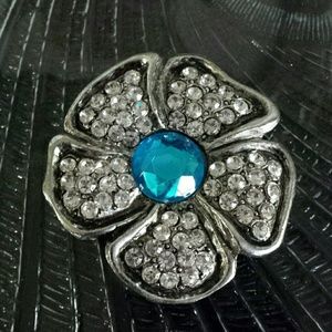 Flower pin