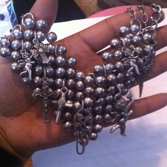 Beautiful v shaped necklace.