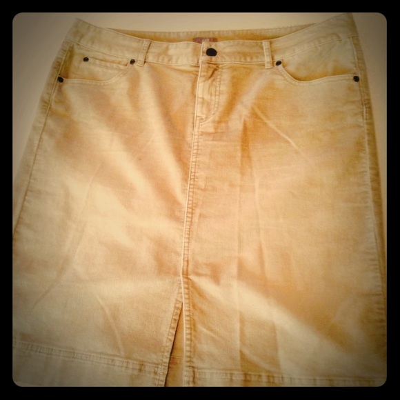 Bone corduroy skirt