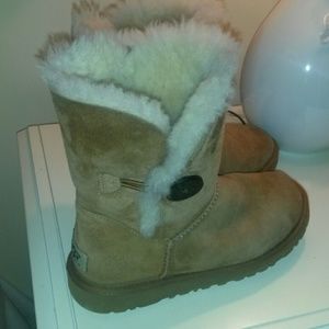 Ugg bailey button
