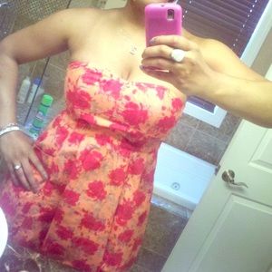 Floral pocketed strapless dress