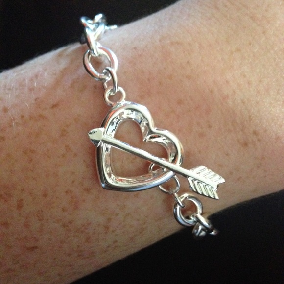 Silver Heart & Arrow Bracelet - Picture 2 of 4