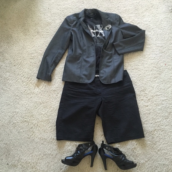 Max studio black Bermuda shorts