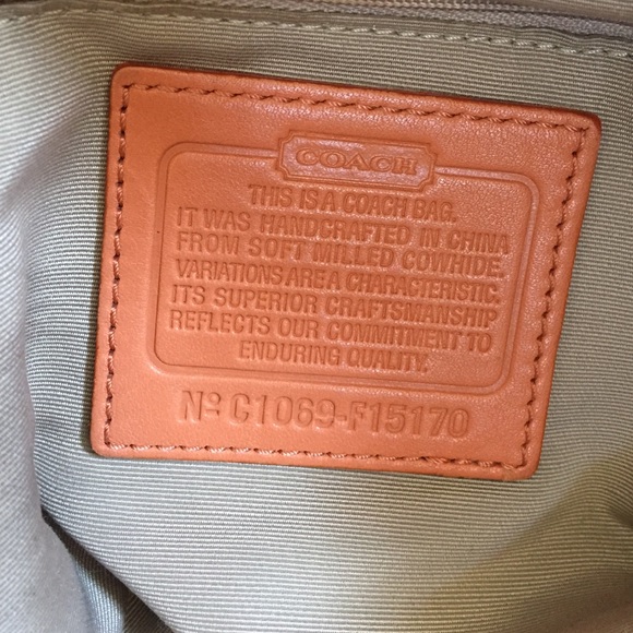 Authentic COACH orange leather shoulder bag. - Picture 3 of 4