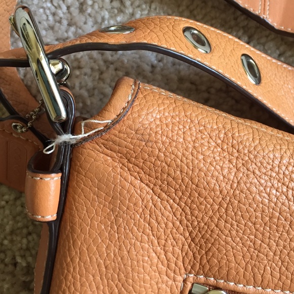 Authentic COACH orange leather shoulder bag. - Picture 4 of 4