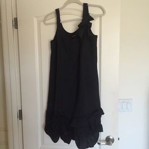 Black shift dress w/ruffled detail on the bottom