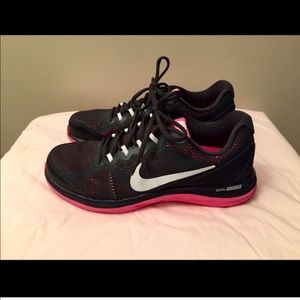 Nike dual fusion running shoe