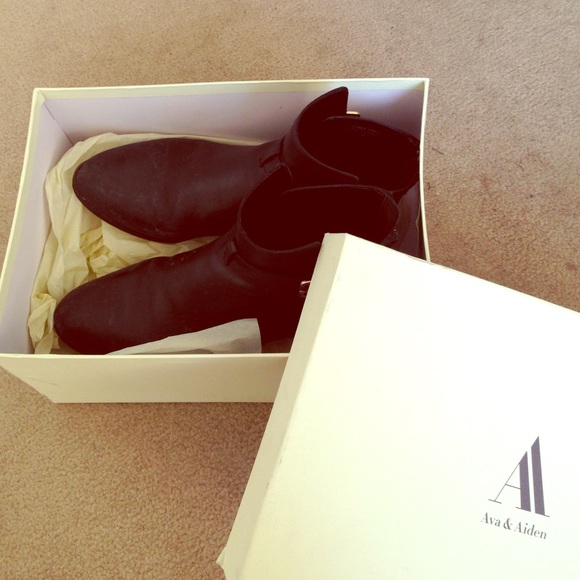 Ava & Aiden leather boots