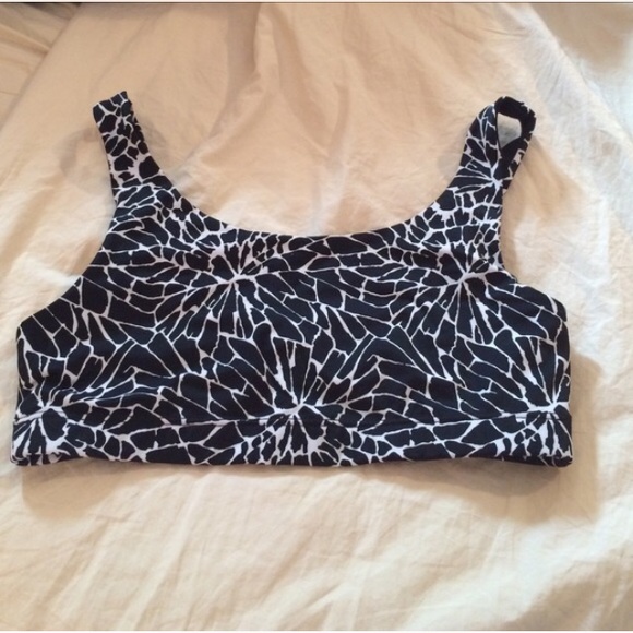 🚩Onzie sports top!