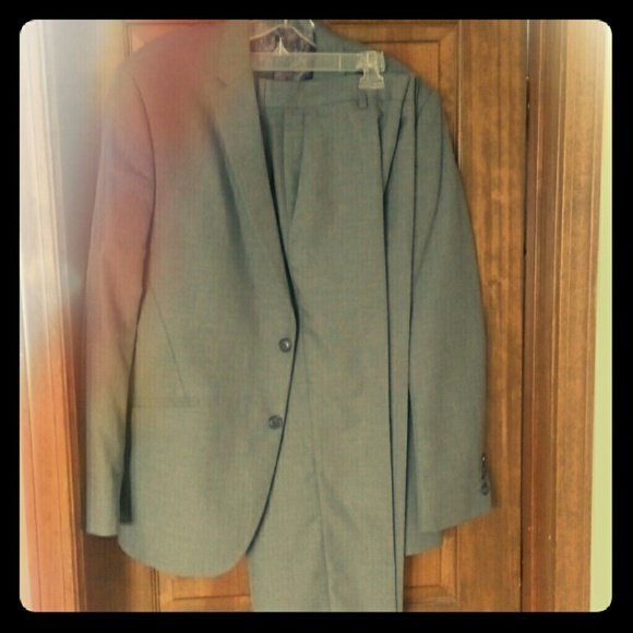 Light gray suit - Picture 1 of 2