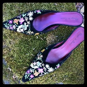 Black velvet embroidered kitten heels