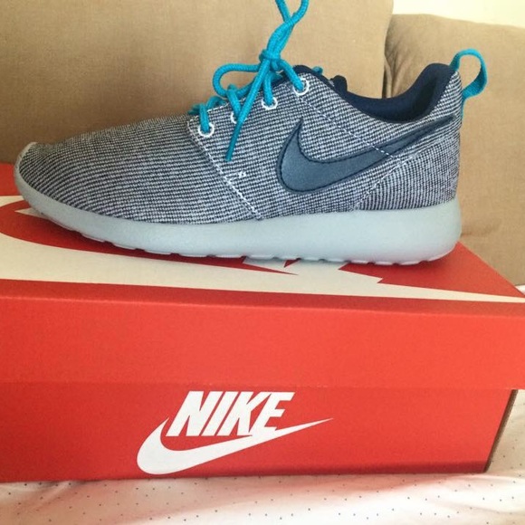 Nike Rocheruns size 4 Youth - Blue & Grey