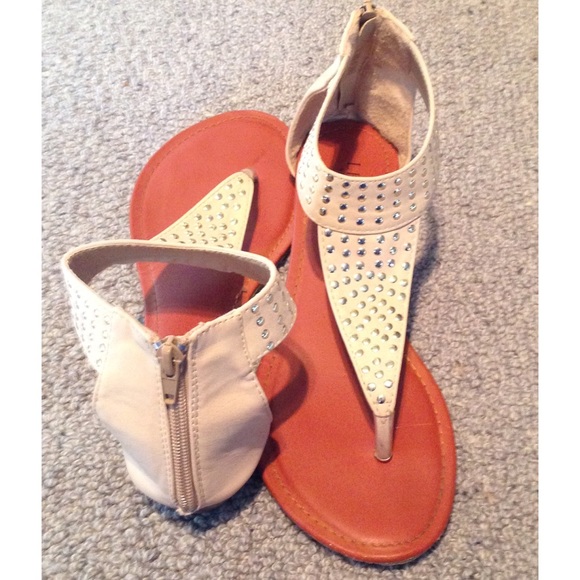 Leuven Alexander studded thong sandals - Picture 1 of 4