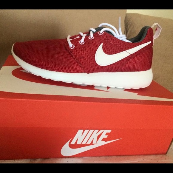 Nike Rocheruns 4Y - red & white