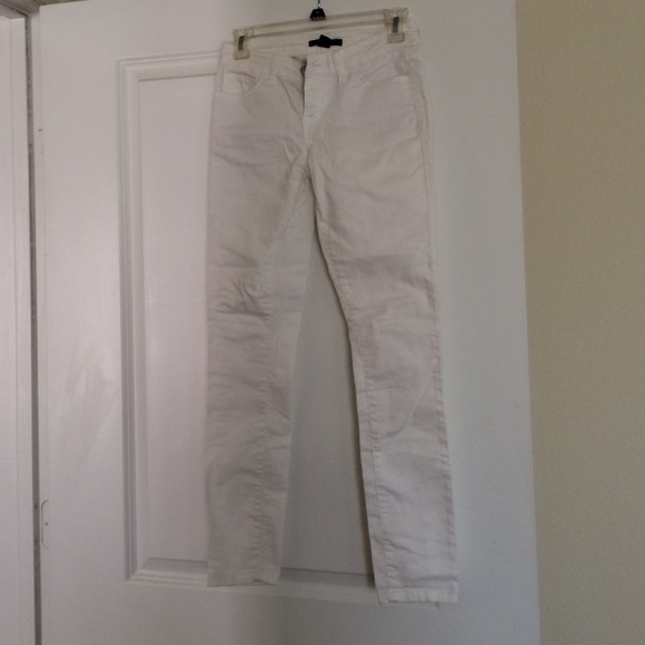 White skinny jeans