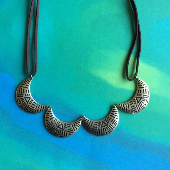 NWT etched crescent double layer necklace - Picture 2 of 4
