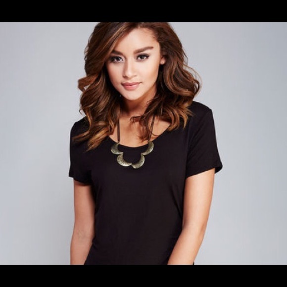 NWT etched crescent double layer necklace - Picture 3 of 4